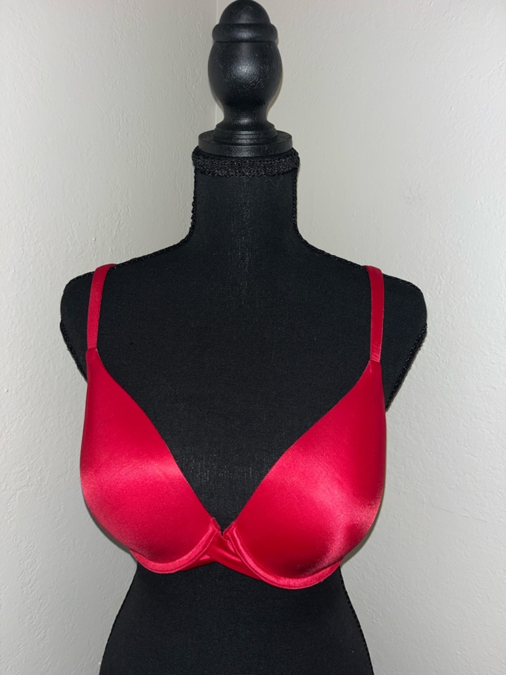SALE!!!! Victoria's Secret Perfect Full Coverage Red Satin Push-Up Bra-32DD